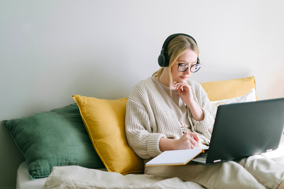 woman-working-wearing-headphones