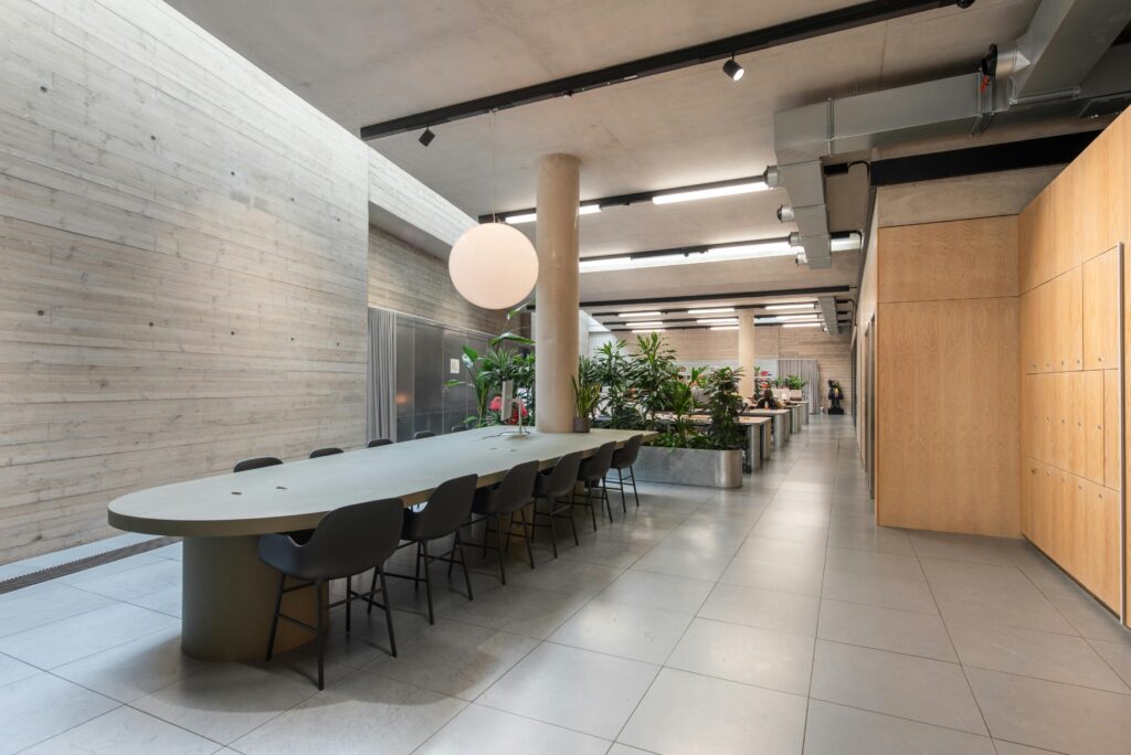 What Are the Rules With Extending an Office Lease?