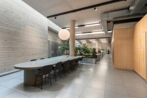 What Are the Rules With Extending an Office Lease?